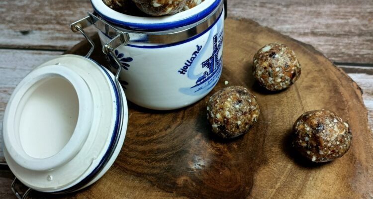 Dry Fruit & Nut Energy Balls